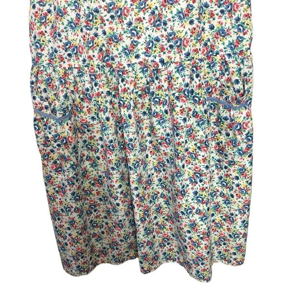 Simply Basic Vintage Floral Sleeveless Dress - Picture 4 of 11